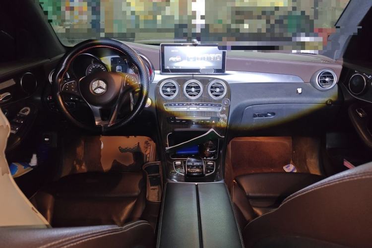 Used Mercedes-Benz GLC 2018 GLC 260 4MATIC Luxury Model Center Console