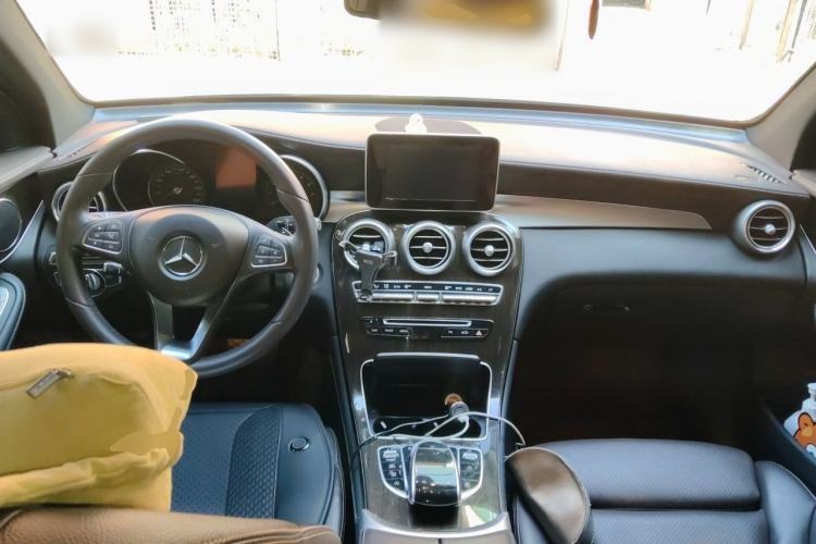 Used Mercedes-Benz GLC 2018 GLC 260 4MATIC Dynamic Edition Center Console