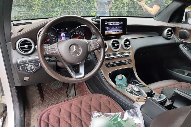 Used Mercedes-Benz GLC 2018 GLC 300 4MATIC Sport Edition Center Console