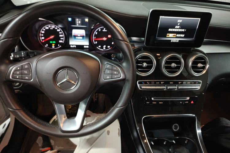 Used Mercedes-Benz GLC 2018 GLC 260 4MATIC Dynamic Edition Center Console