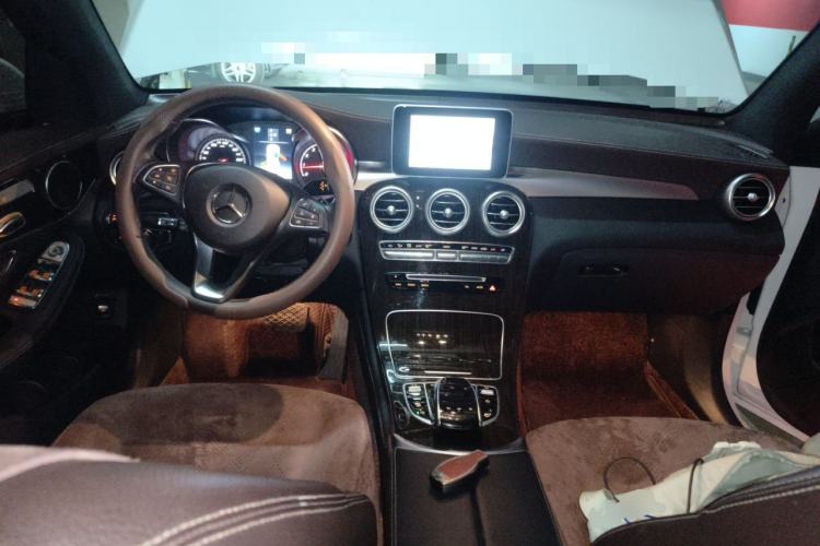 Used Mercedes-Benz GLC 2018 GLC 260 4MATIC Luxury Model Center Console