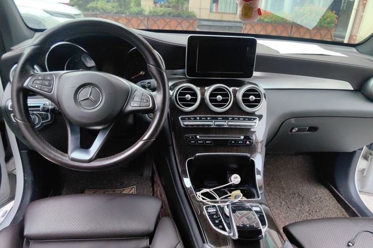 Used Mercedes-Benz GLC 2018 GLC 260 4MATIC Dynamic Edition Center Console