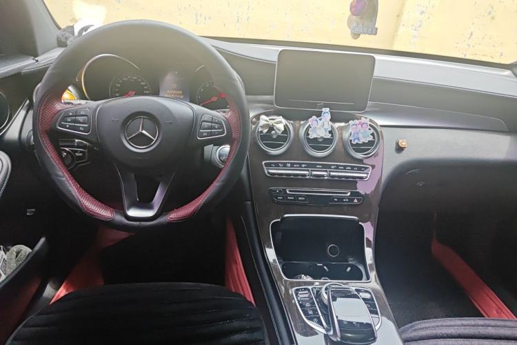 Used Mercedes-Benz GLC 2018 GLC 260 4MATIC Dynamic Edition Center Console