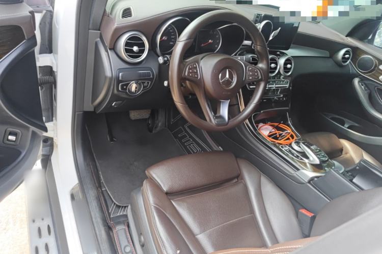 Used Mercedes-Benz GLC 2018 Facelifted GLC 260 4MATIC Dynamic Edition Center Console