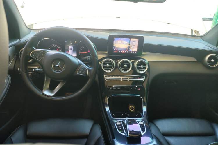 Used Mercedes-Benz GLC 2018 Facelift GLC 200 4MATIC Center Console