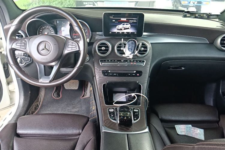 Used Mercedes-Benz GLC 2018 GLC 300 4MATIC Sport Edition Center Console