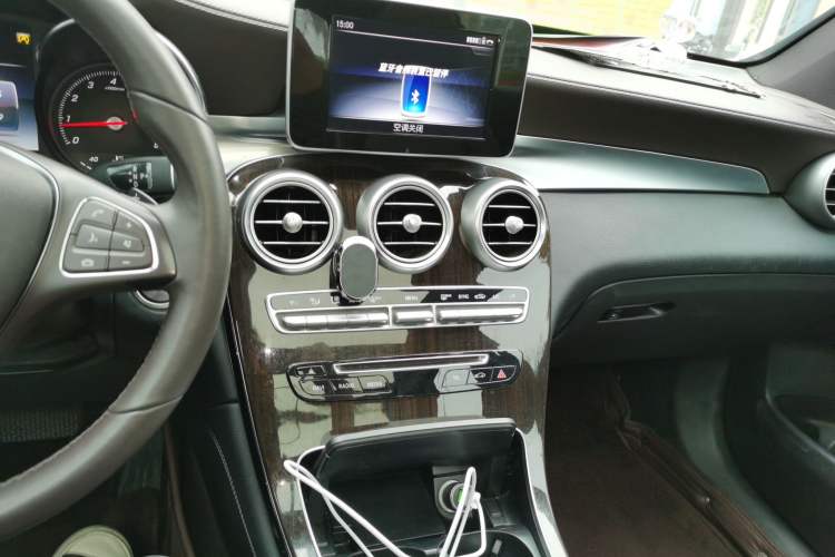 Used Mercedes-Benz GLC 2018 GLC 260 4MATIC Luxury Model Center Console