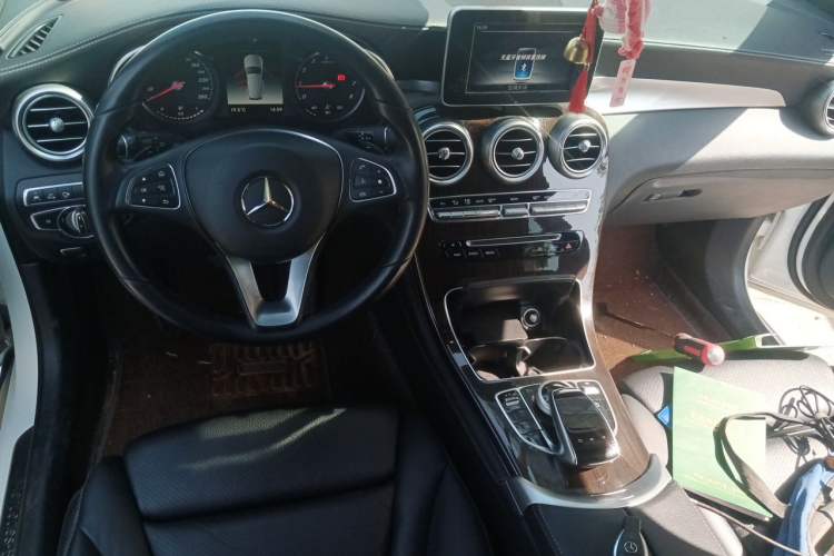 Used Mercedes-Benz GLC 2018 Facelift GLC 260 4MATIC Luxury Edition Center Console