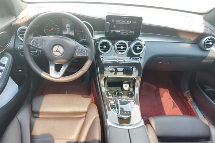 Used Mercedes-Benz GLC 2018 Facelift GLC 260 4MATIC Luxury Edition Center Console