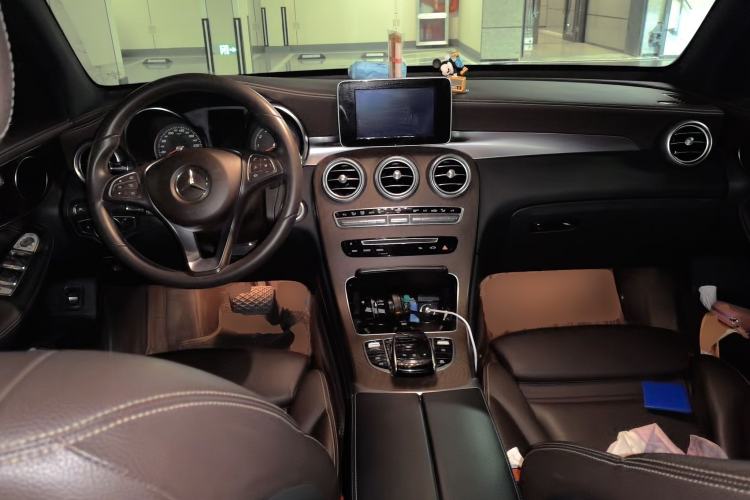 Used Mercedes-Benz GLC 2018 GLC 300 4MATIC Sport Edition Center Console