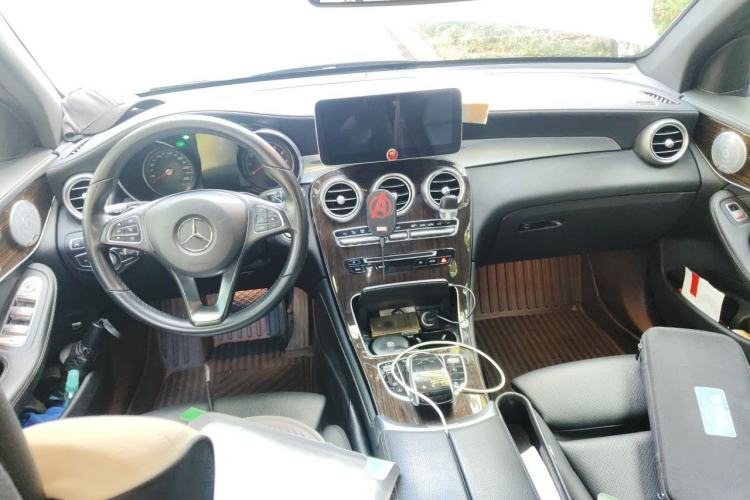 Used Mercedes-Benz GLC 2018 GLC 260 4MATIC Luxury Model Center Console