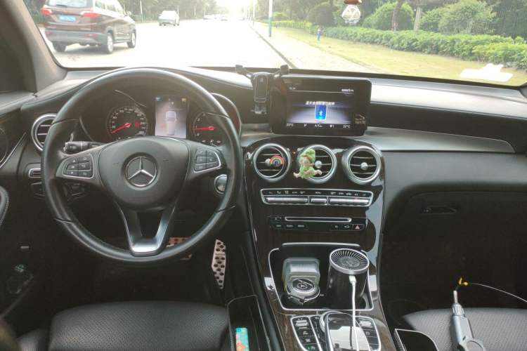 Used Mercedes-Benz GLC 2018 GLC 260 4MATIC Dynamic Edition Center Console