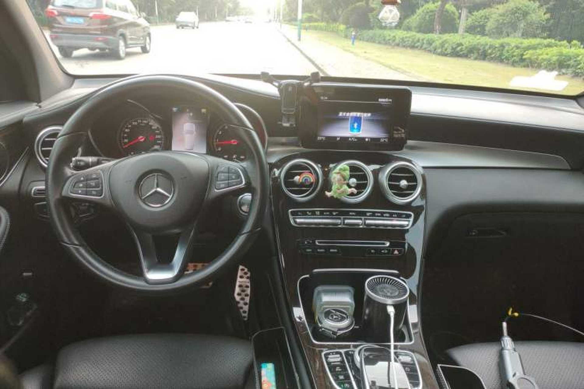 Used Mercedes-Benz GLC 2018 GLC 260 4MATIC Dynamic Edition Center Console