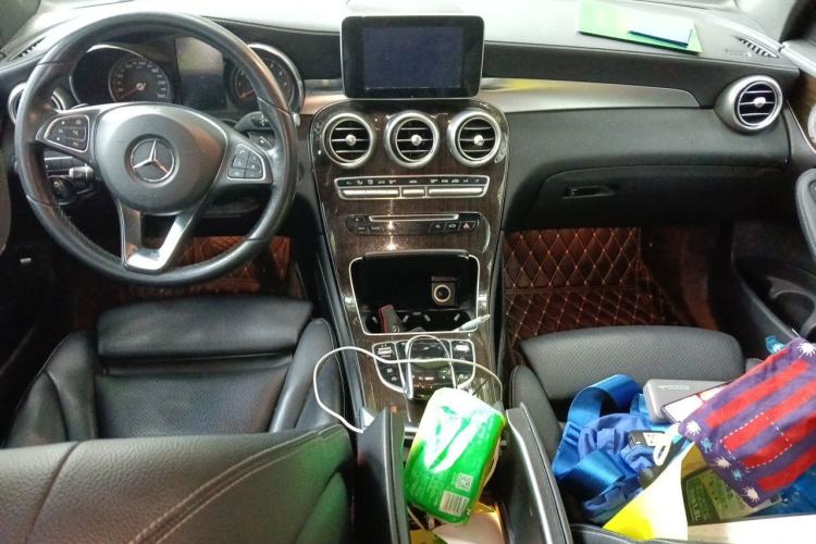 Used Mercedes-Benz GLC 2018 GLC 260 4MATIC Luxury Model Center Console