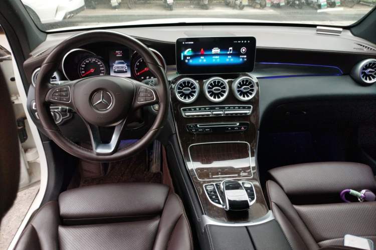 Used Mercedes-Benz GLC 2018 Facelifted GLC 260 4MATIC Dynamic Edition Center Console