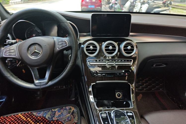 Used Mercedes-Benz GLC 2018 GLC 260 4MATIC Luxury Model Center Console
