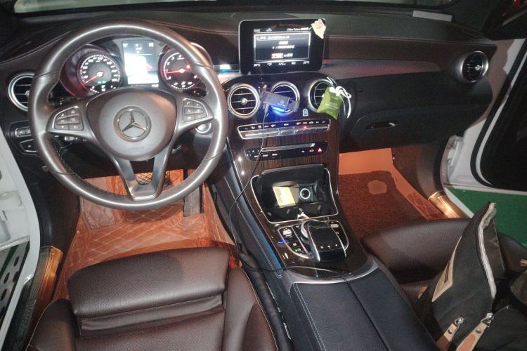 Used Mercedes-Benz GLC 2018 GLC 260 4MATIC Luxury Model Center Console