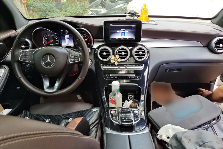 Used Mercedes-Benz GLC 2018 Facelifted GLC 260 4MATIC Dynamic Edition Center Console