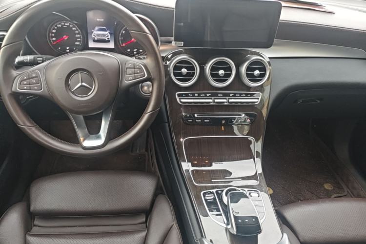 Used Mercedes-Benz GLC 2018 Facelift GLC 260 4MATIC Luxury Edition Center Console