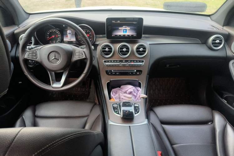 Used Mercedes-Benz GLC 2018 GLC 300 4MATIC Sport Edition Center Console