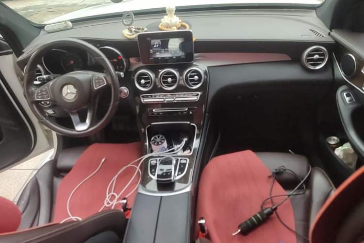 Used Mercedes-Benz GLC 2018 Facelift GLC 260 4MATIC Luxury Edition Center Console