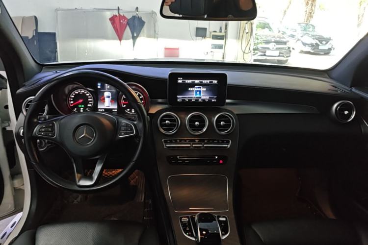 Used Mercedes-Benz GLC 2018 Refreshed GLC 300 4MATIC Dynamic Edition Center Console