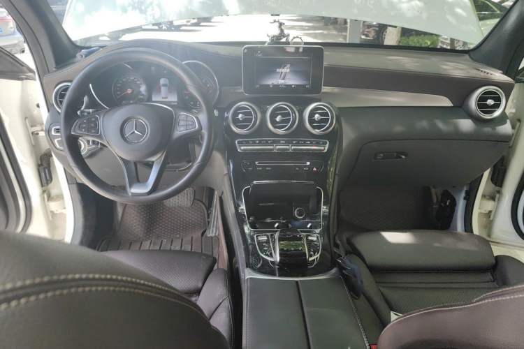 Used Mercedes-Benz GLC 2018 Facelift GLC 200 4MATIC Center Console