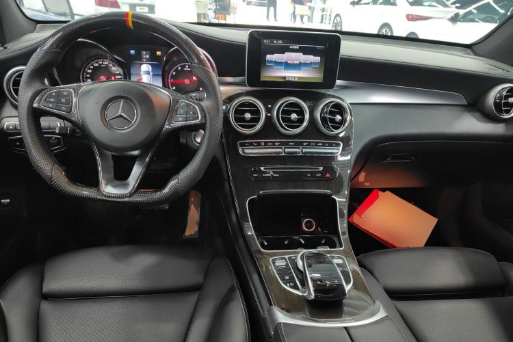 Used Mercedes-Benz GLC 2018 GLC 260 4MATIC Luxury Model Center Console