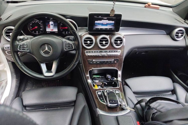 Used Mercedes-Benz GLC 2018 Facelift GLC 260 4MATIC Luxury Edition Center Console