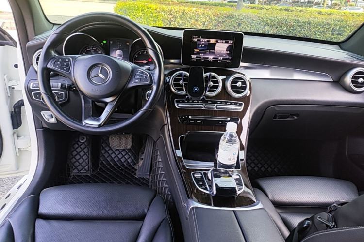 Used Mercedes-Benz GLC 2018 GLC 260 4MATIC Luxury Model Center Console