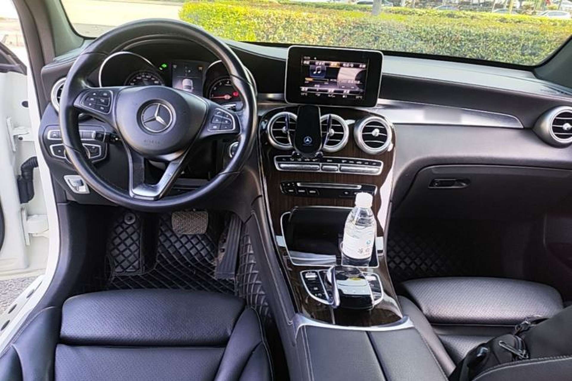 Used Mercedes-Benz GLC 2018 GLC 260 4MATIC Luxury Model Center Console