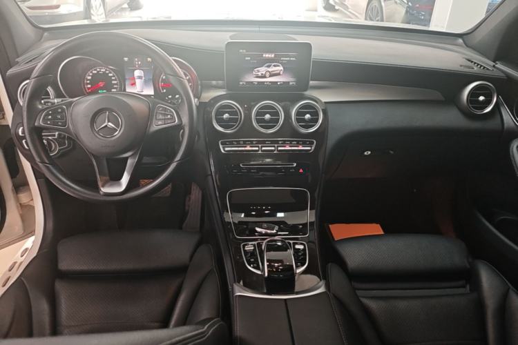 Used Mercedes-Benz GLC 2018 Facelift GLC 260 4MATIC Luxury Edition Center Console