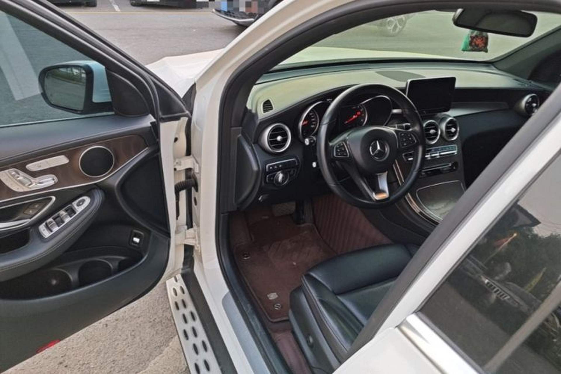 Used Mercedes-Benz GLC 2018 GLC 300 4MATIC Sport Edition Driver Seat