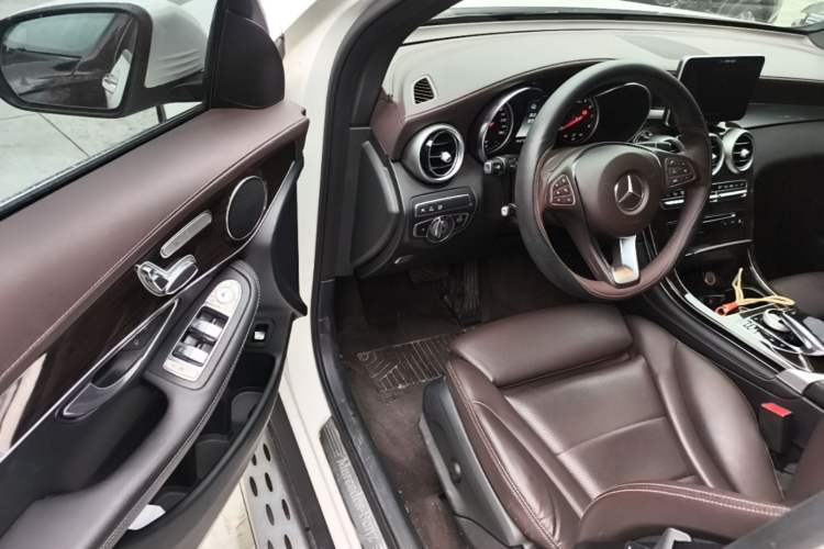 Used Mercedes-Benz GLC 2018 Facelift GLC 260 4MATIC Luxury Edition Driver Seat