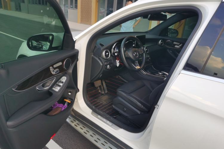 Used Mercedes-Benz GLC 2018 Facelift GLC 260 4MATIC Luxury Edition Driver Seat