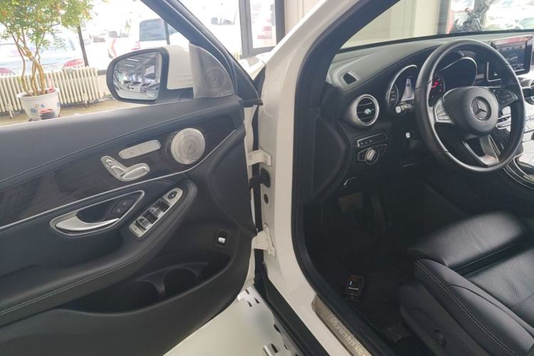 Used Mercedes-Benz GLC 2018 Facelift GLC 260 4MATIC Luxury Edition Driver Seat