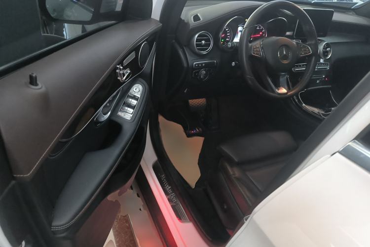 Used Mercedes-Benz GLC 2018 Facelift GLC 260 4MATIC Luxury Edition Driver Seat