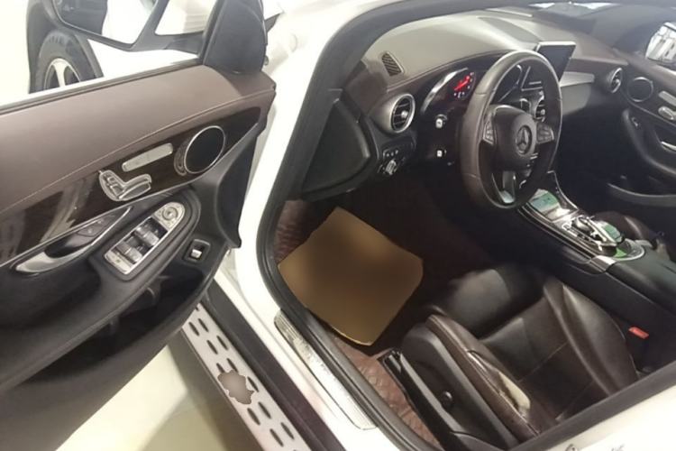 Used Mercedes-Benz GLC 2018 Facelift GLC 260 4MATIC Luxury Edition Driver Seat