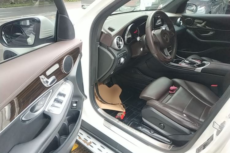 Used Mercedes-Benz GLC 2018 Facelift GLC 260 4MATIC Luxury Edition Driver Seat