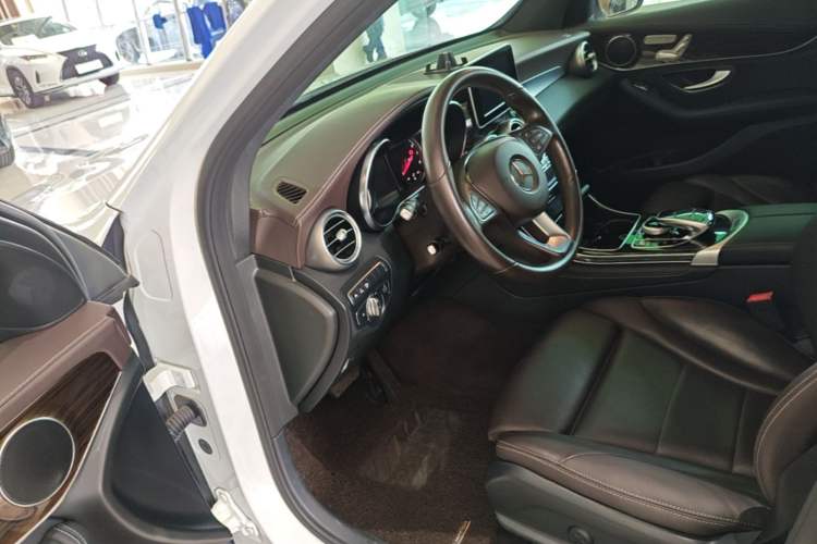 Used Mercedes-Benz GLC 2018 GLC 260 4MATIC Luxury Model Driver Seat