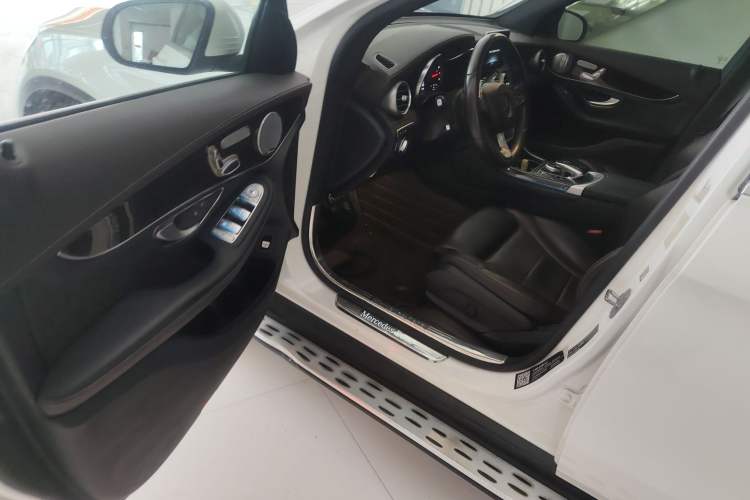 Used Mercedes-Benz GLC 2018 Facelift GLC 260 4MATIC Luxury Edition Driver Seat