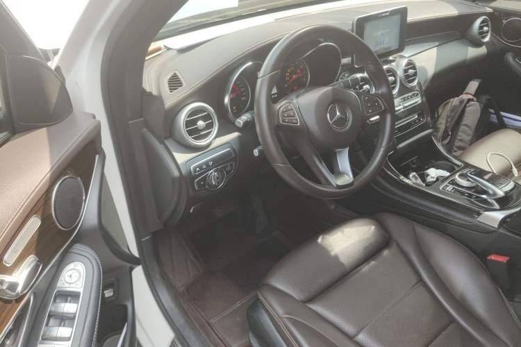 Used Mercedes-Benz GLC 2018 Facelift GLC 260 4MATIC Luxury Edition Driver Seat