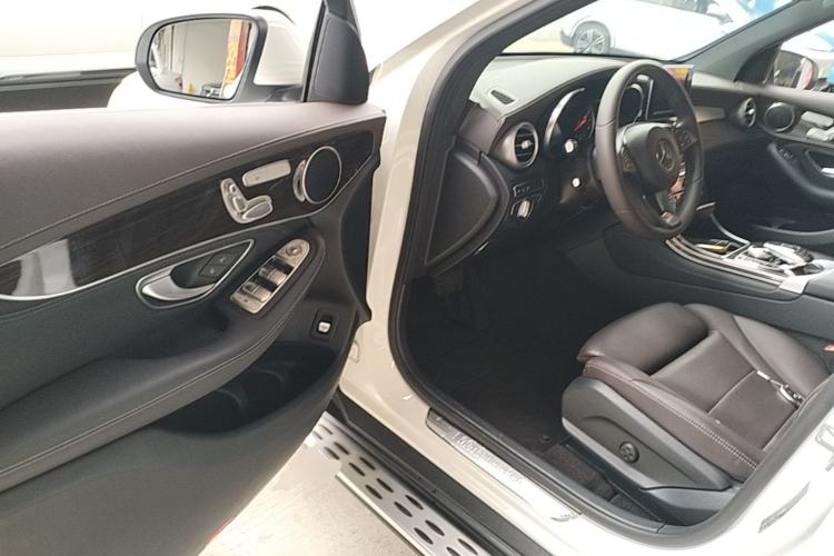 Used Mercedes-Benz GLC 2018 Facelift GLC 260 4MATIC Luxury Edition Driver Seat