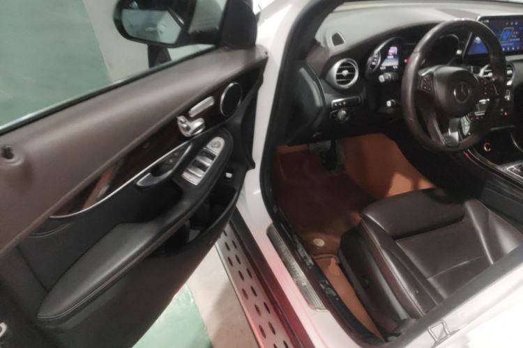 Used Mercedes-Benz GLC 2018 Facelift GLC 260 4MATIC Luxury Edition Driver Seat