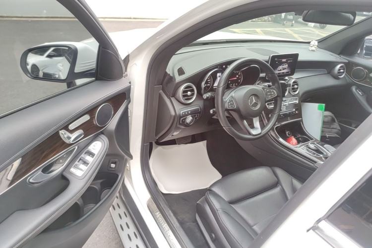Used Mercedes-Benz GLC 2018 GLC 260 4MATIC Luxury Model Driver Seat