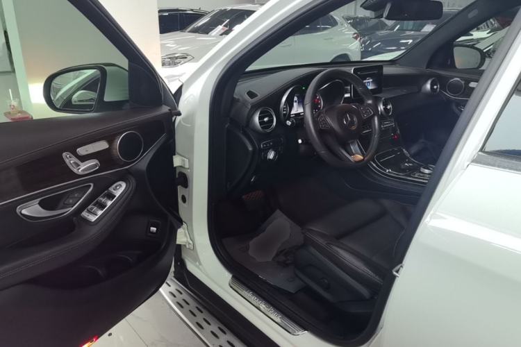 Used Mercedes-Benz GLC 2018 GLC 260 4MATIC Luxury Model Driver Seat
