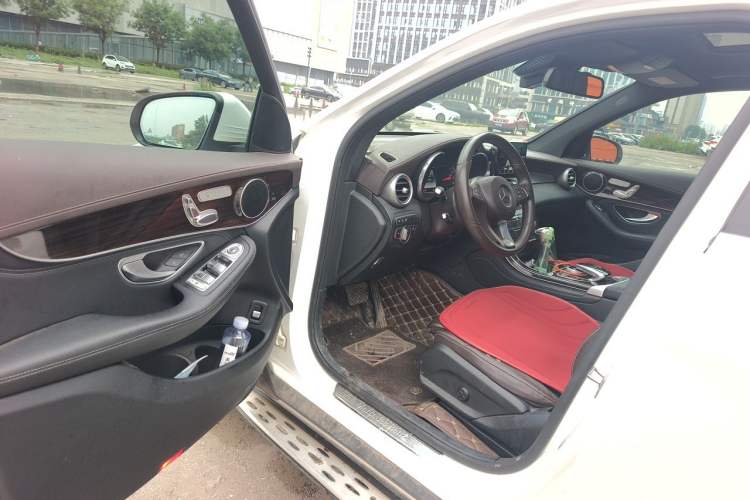 Used Mercedes-Benz GLC 2018 Facelift GLC 260 4MATIC Luxury Edition Driver Seat