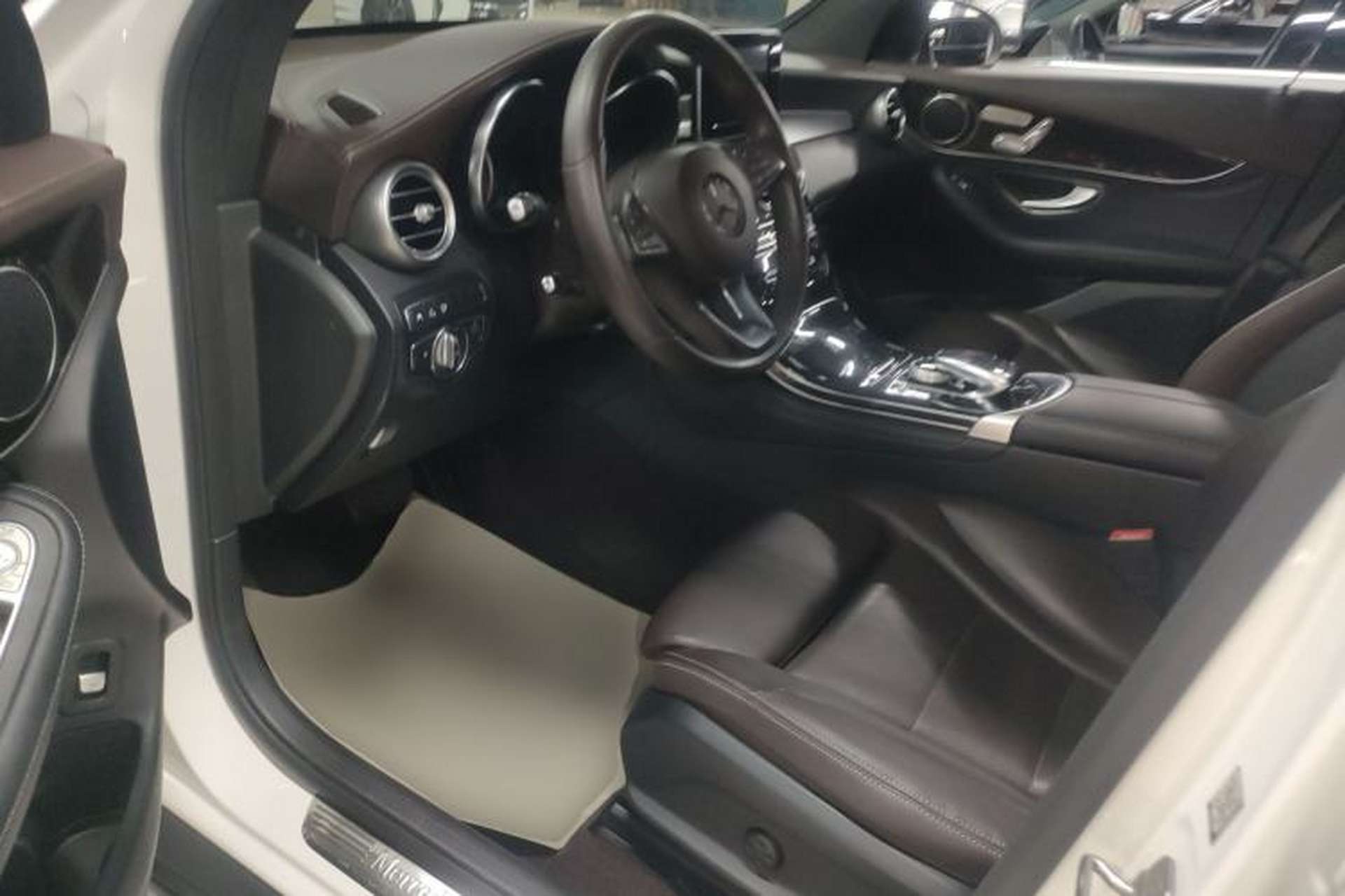 Used Mercedes-Benz GLC 2018 GLC 260 4MATIC Luxury Model Driver Seat