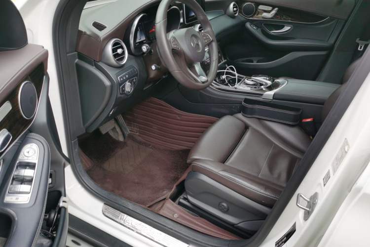 Used Mercedes-Benz GLC 2018 GLC 260 4MATIC Luxury Model Driver Seat