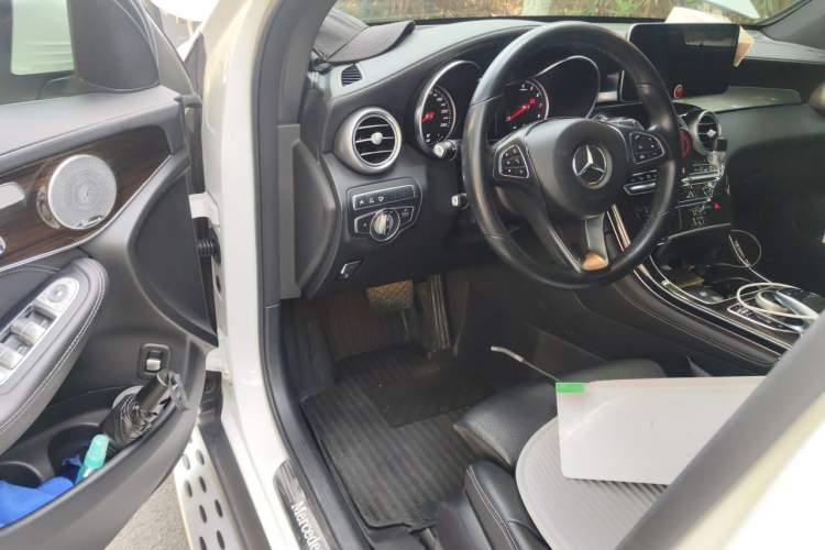 Used Mercedes-Benz GLC 2018 GLC 260 4MATIC Luxury Model Driver Seat